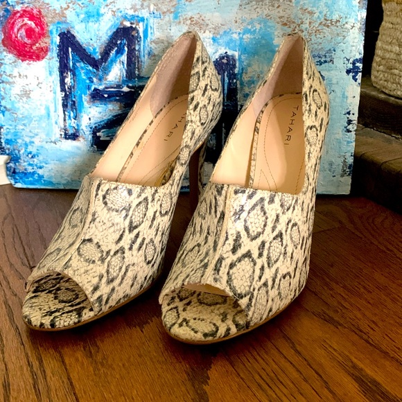 Tahari WALDEN Snakeskin print LEATHER Neutrals Size 8.5M Raised seam HEELS - Picture 3 of 11